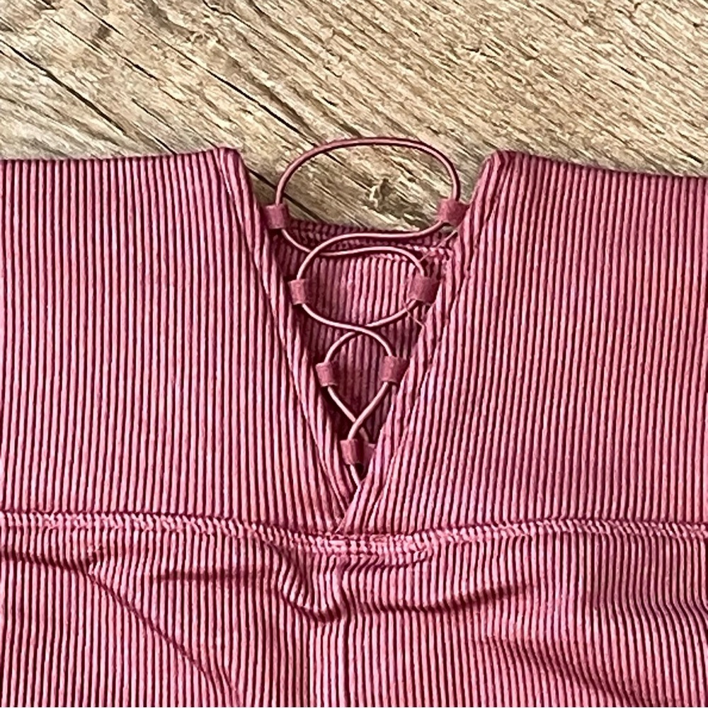 Fabletics 2 Piece Bundle Seamless Leggings & Bra Dark Rouge Size Small - Picture 9 of 13